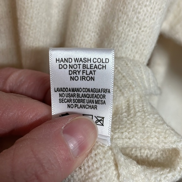 Love Tree Heart Embellished Size Medium White With Red Gemstone Crewneck Sweater - Picture 7 of 8